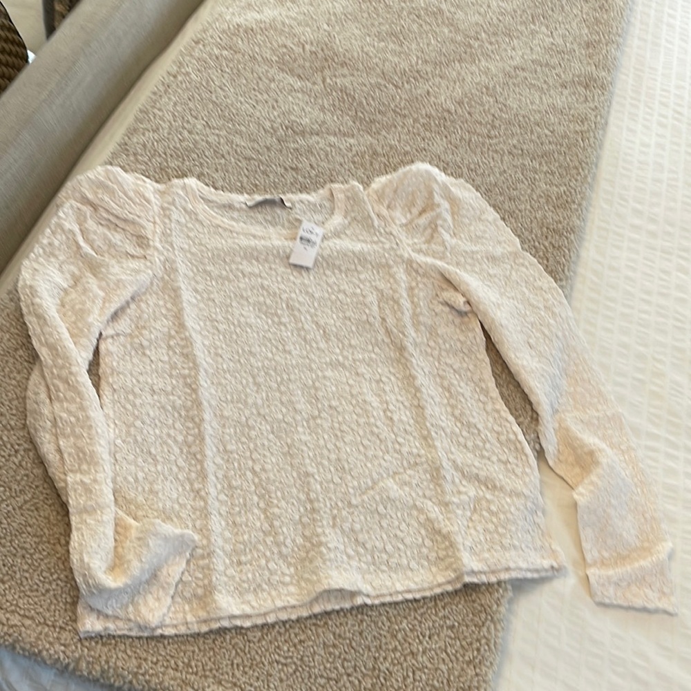 Puff shoulder top